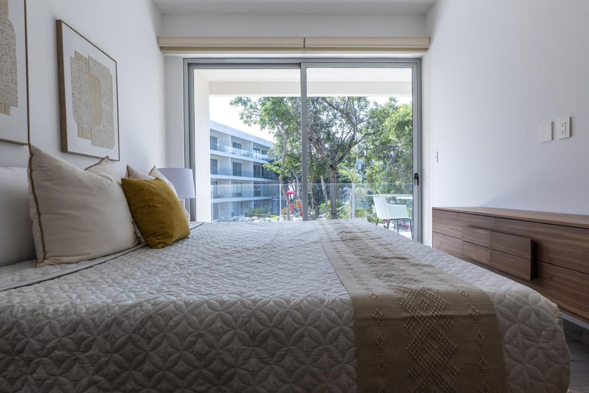 Apartment Whispering Palms Tl B114 *