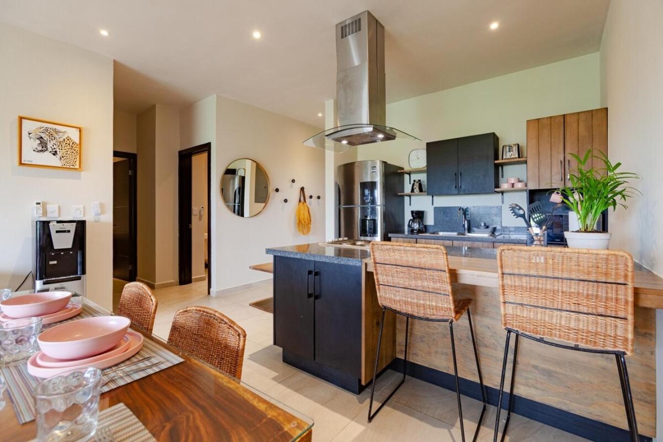 New! Condoph10min To Beachwifi 300mbgym6pools Holiday home