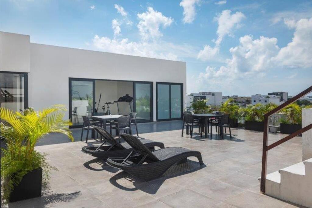 5mins To Beach+pool+kingbed+freedisneyplus Apartment *