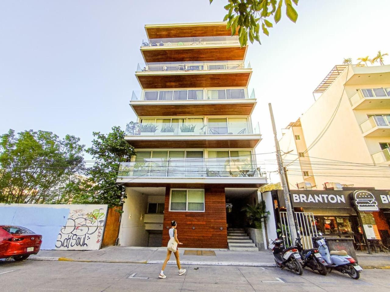 Wide With Sunny Balcony Pool Gym Steps 2 Căn hộ *