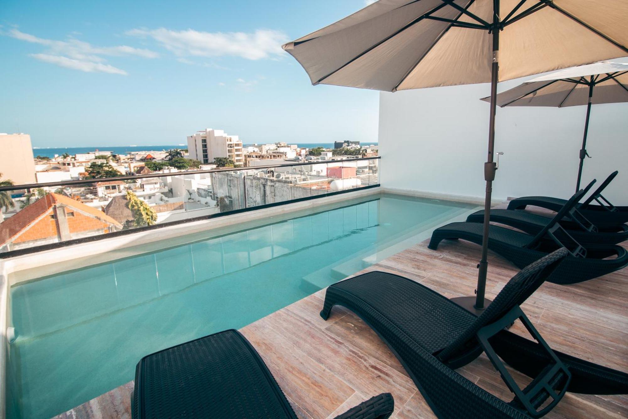 B10 - Distinctive Hotel- *