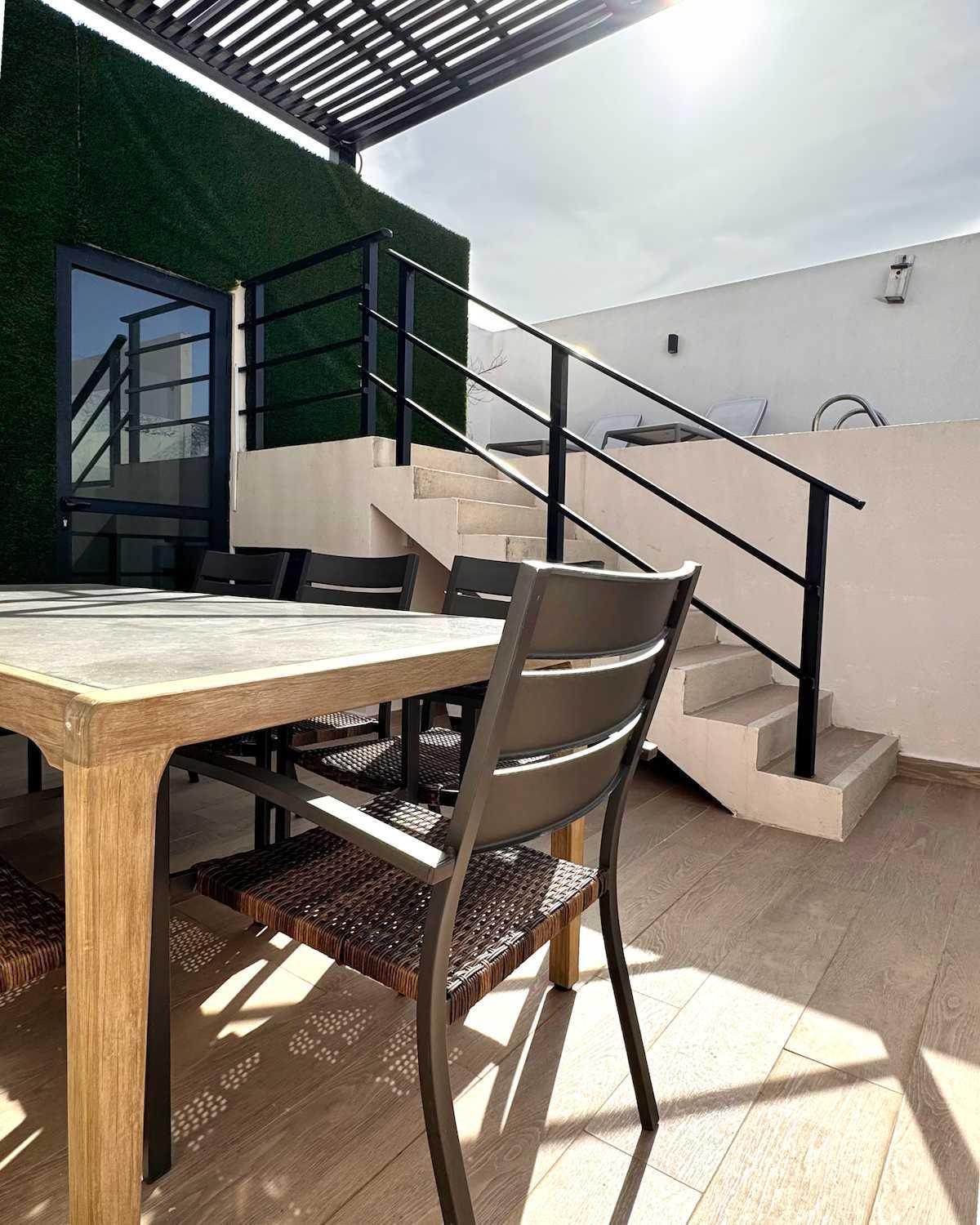 Apartment Amazing 1br Penthouse With Private Rooftop Pool