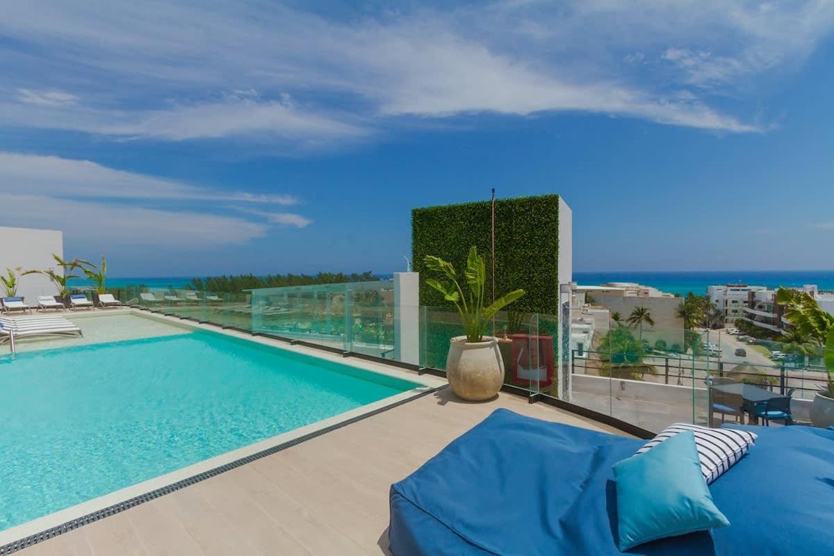 The Boat 2 Blocks From The Sea And 5th Ave 200 Mb Playa del Carmen
