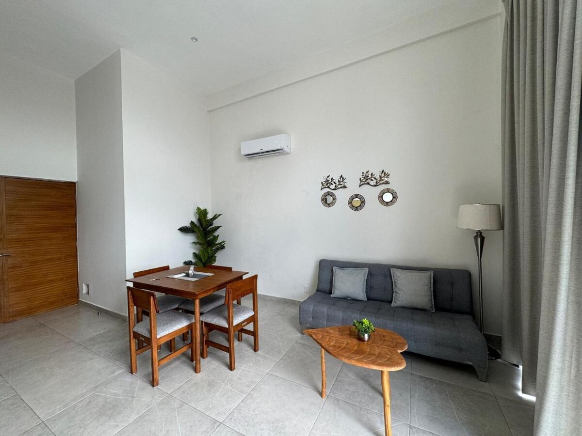 Ideal Area, Rooftop Plunge Pool, 4 Blocks From 5th Apartment