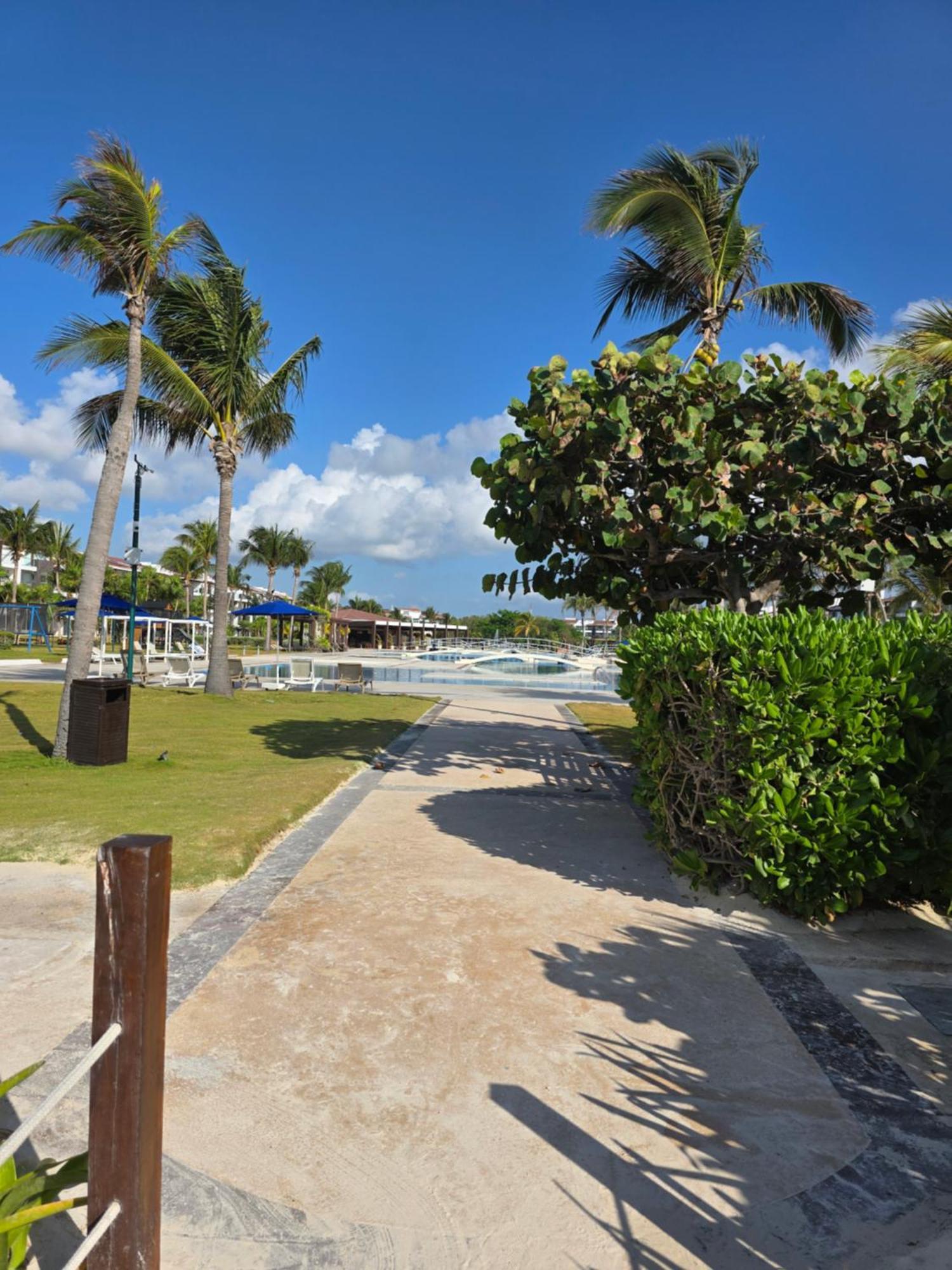 Mareazul Luxury Swim-up And Private Club *