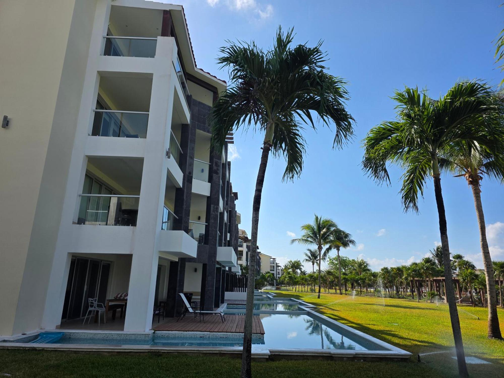 Mareazul Luxury Swim-up And Private Club Apartment *