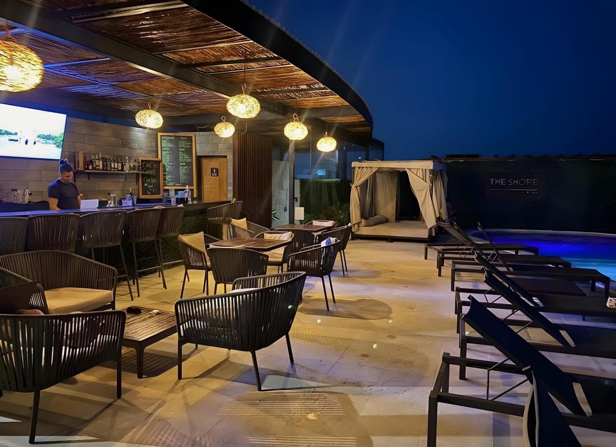 The Shore - Chic Getaway - Steps Away Apartment *