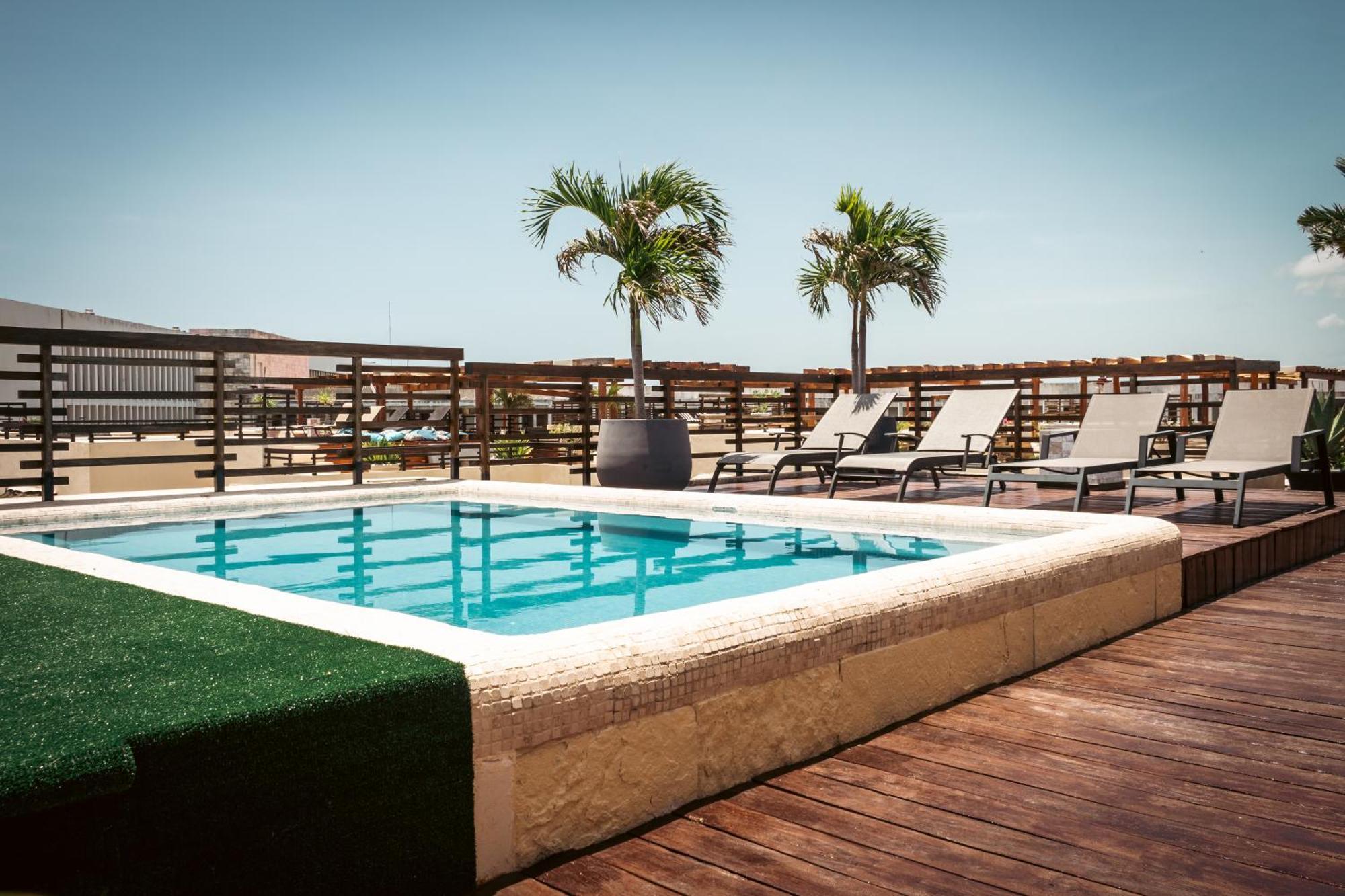 Aldea Thai Downtown Oceanview Residences Apartahotel