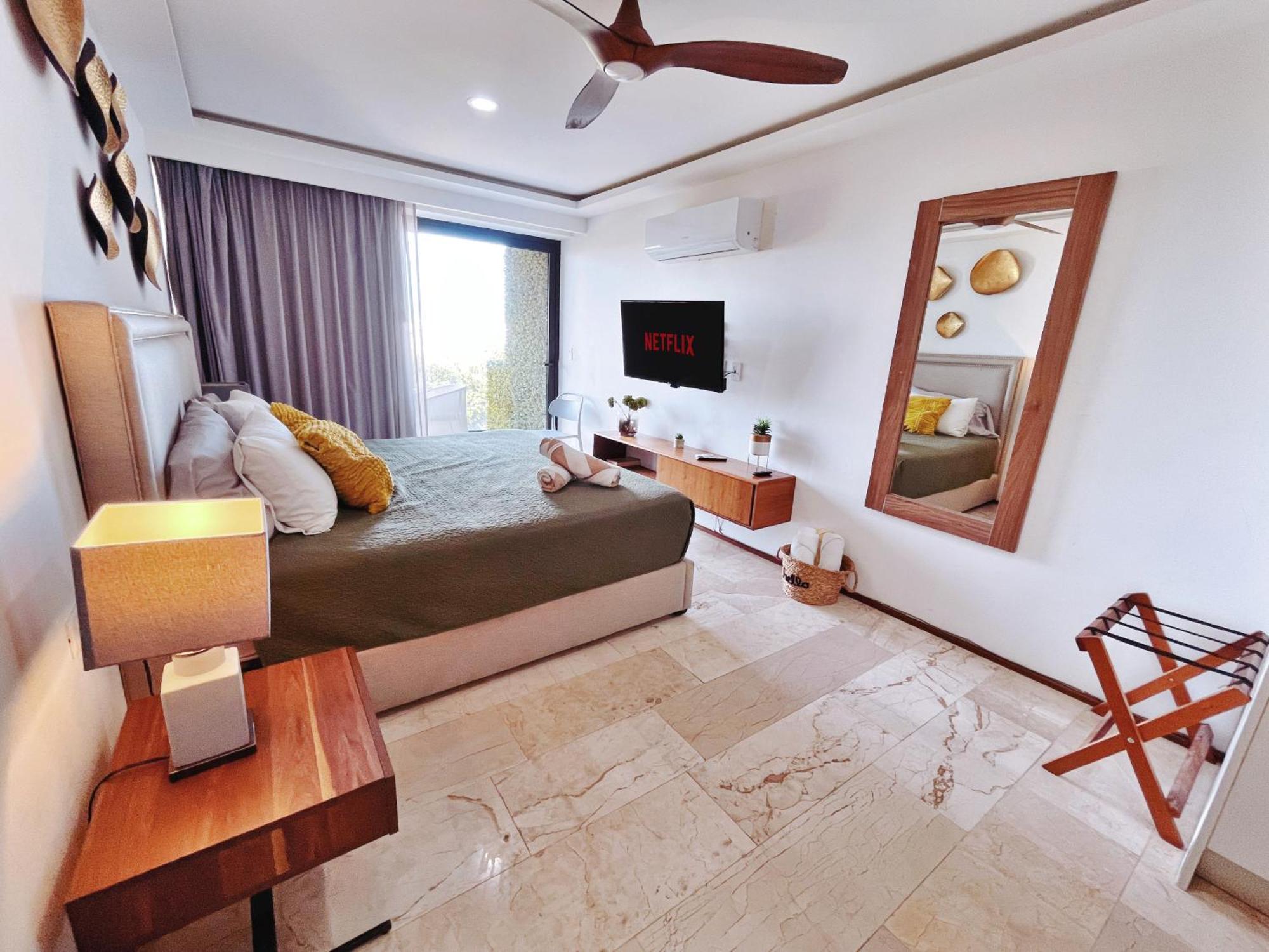 Ocean View Balcony, Rooftop, Estudio Next 5thave * Playa del Carmen