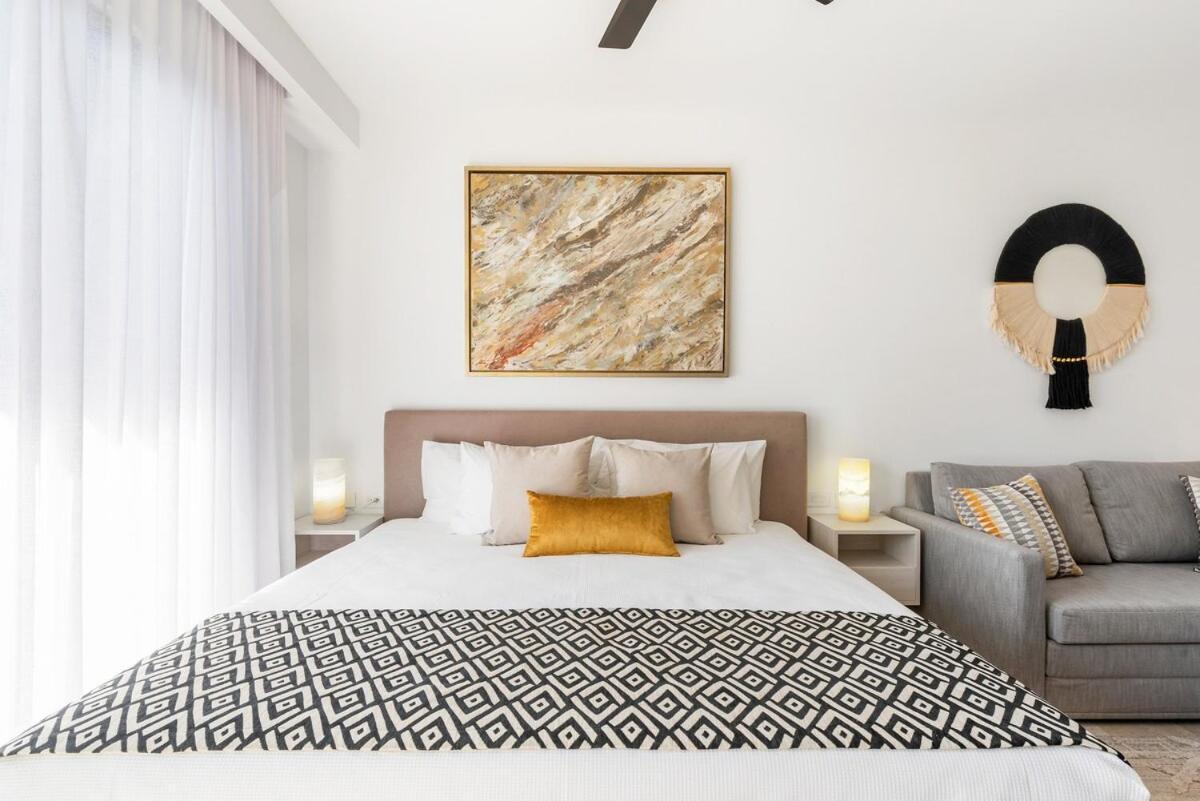 Modern & Cozy With Rooftop Pool & Gym Playa del Carmen