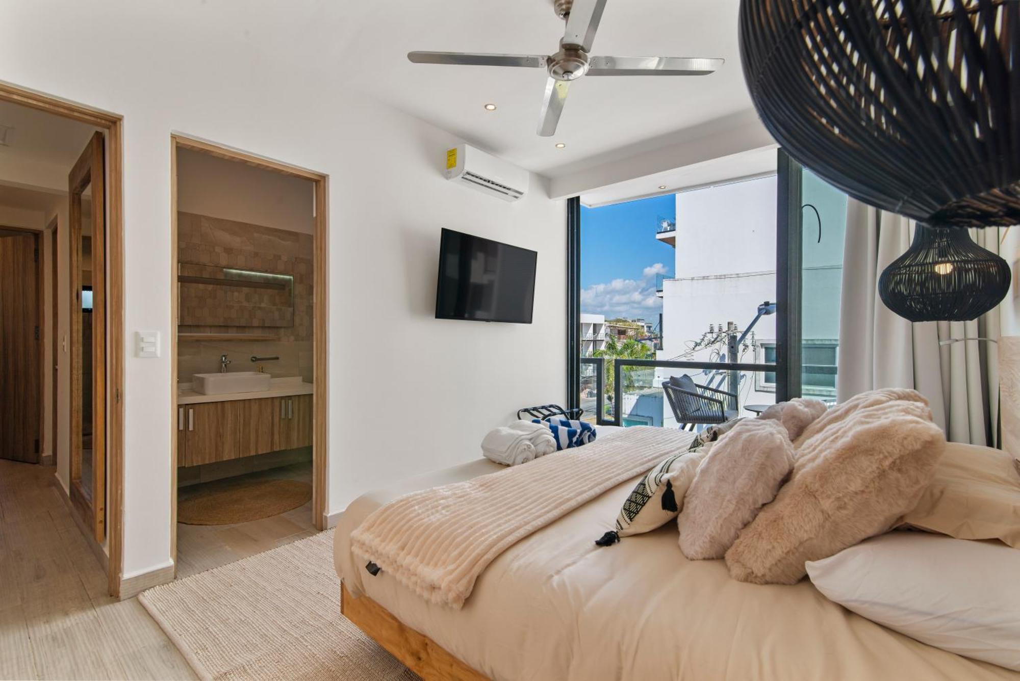 Cozy & New 2br Rooftop, Central, 10min To *