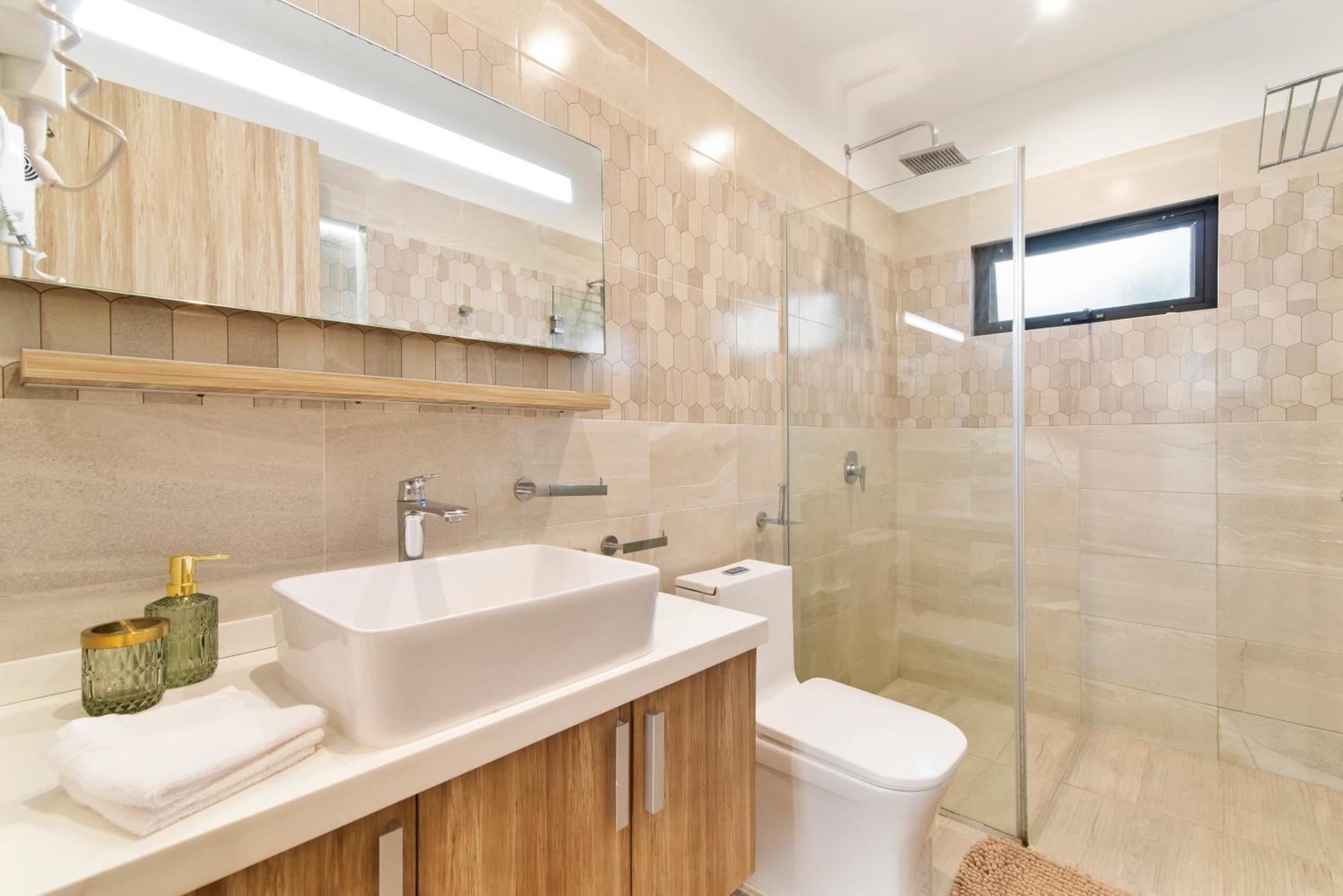 Cozy & New 2br Rooftop, Central, 10min To