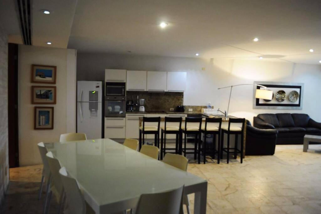 3 Bedroom Ocean View, Gym/parking * Playa del Carmen