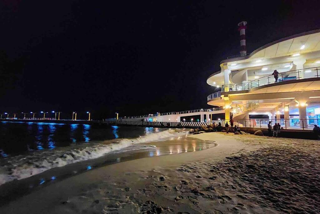 3 Bedroom Ocean View, Gym/parking Apartment *