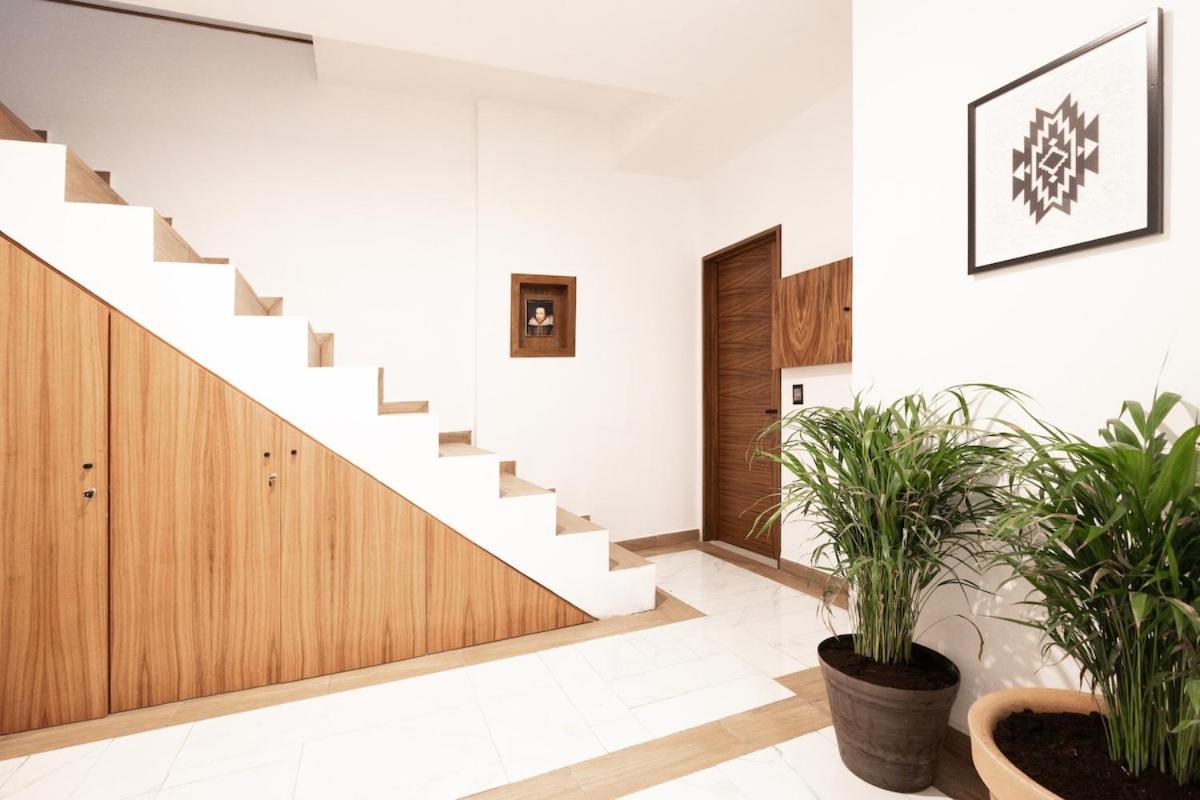 Stunning Modern With Pool And Access