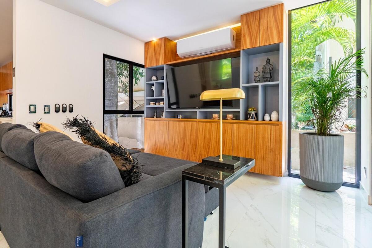 Apartment Stunning Modern With Pool And Access