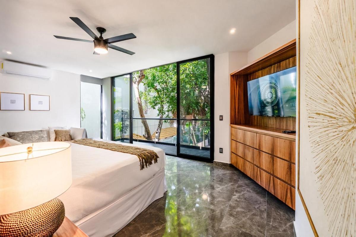 Stunning Modern With Pool And Access Apartment