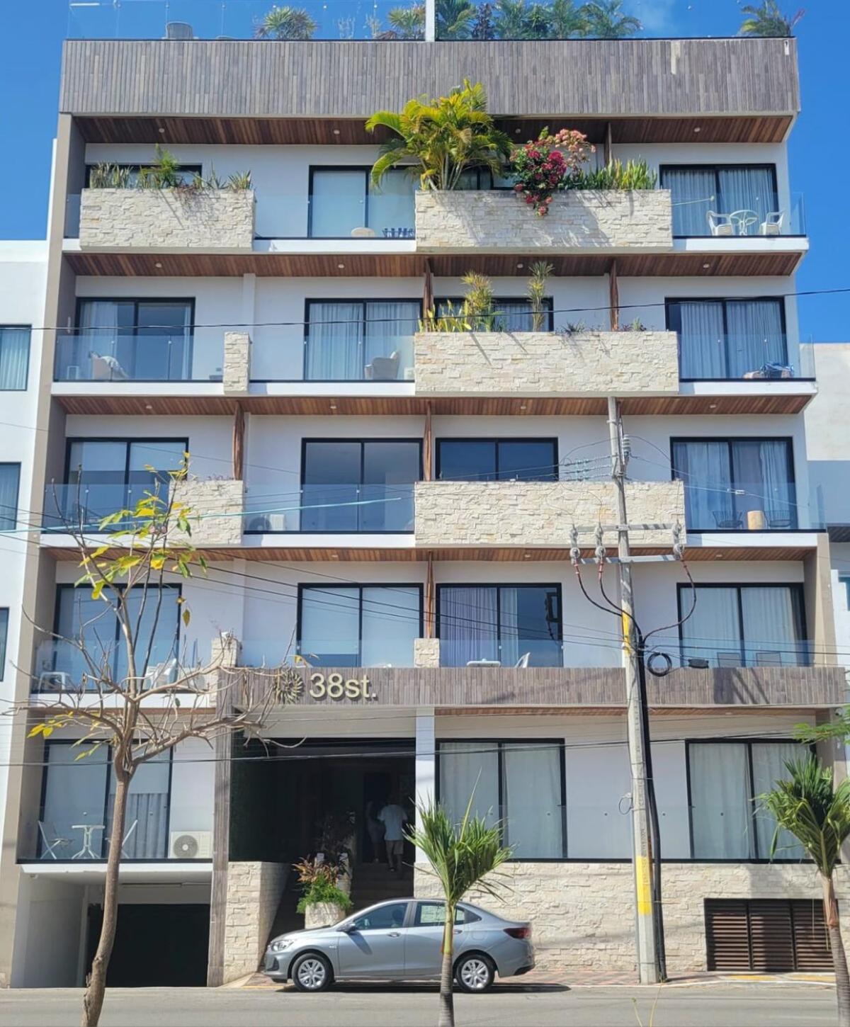 Encanto En 38 St 5ta Av Playa
