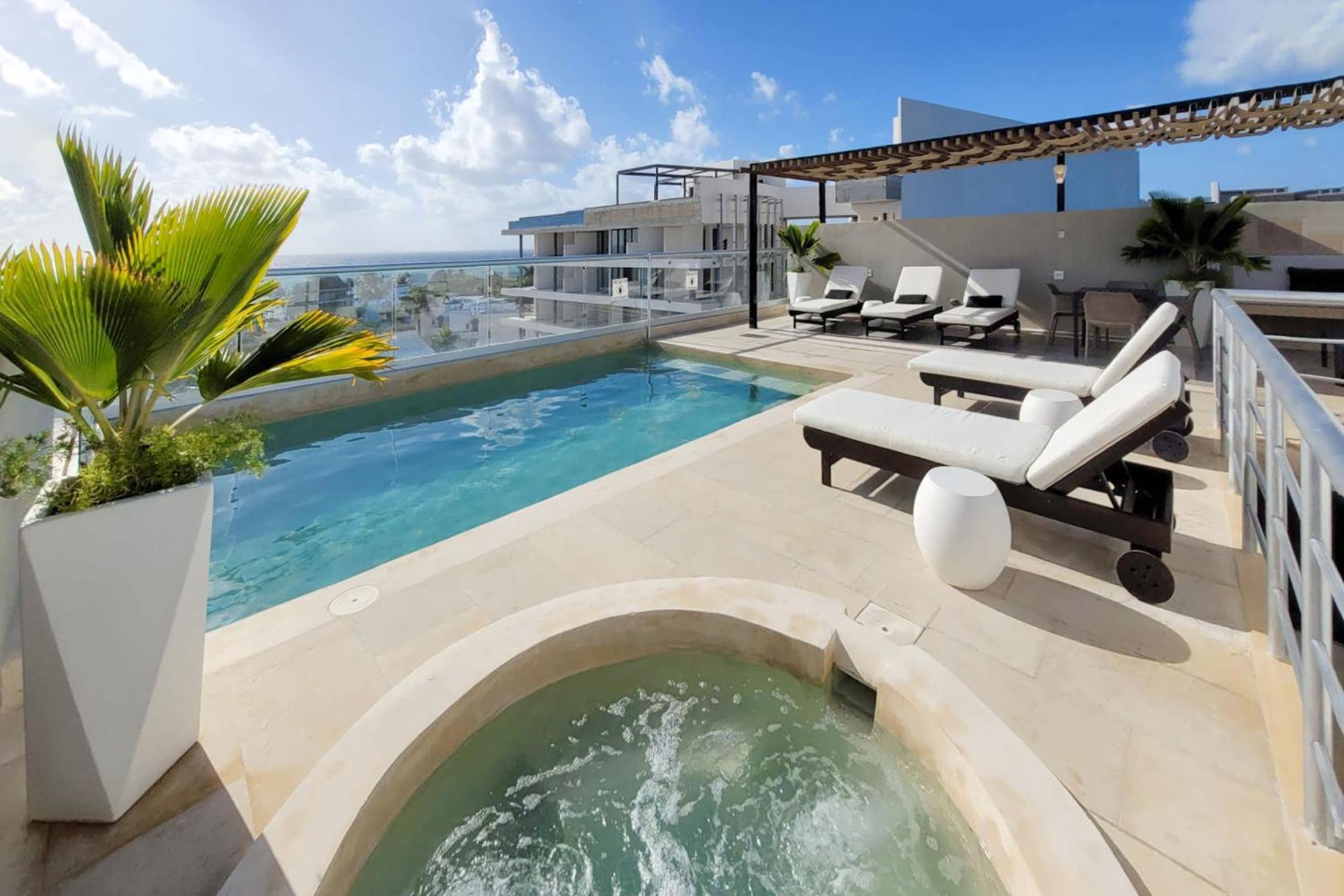 Holiday home Oceanview Rooftop Pool Balcony Steps To Playa del Carmen