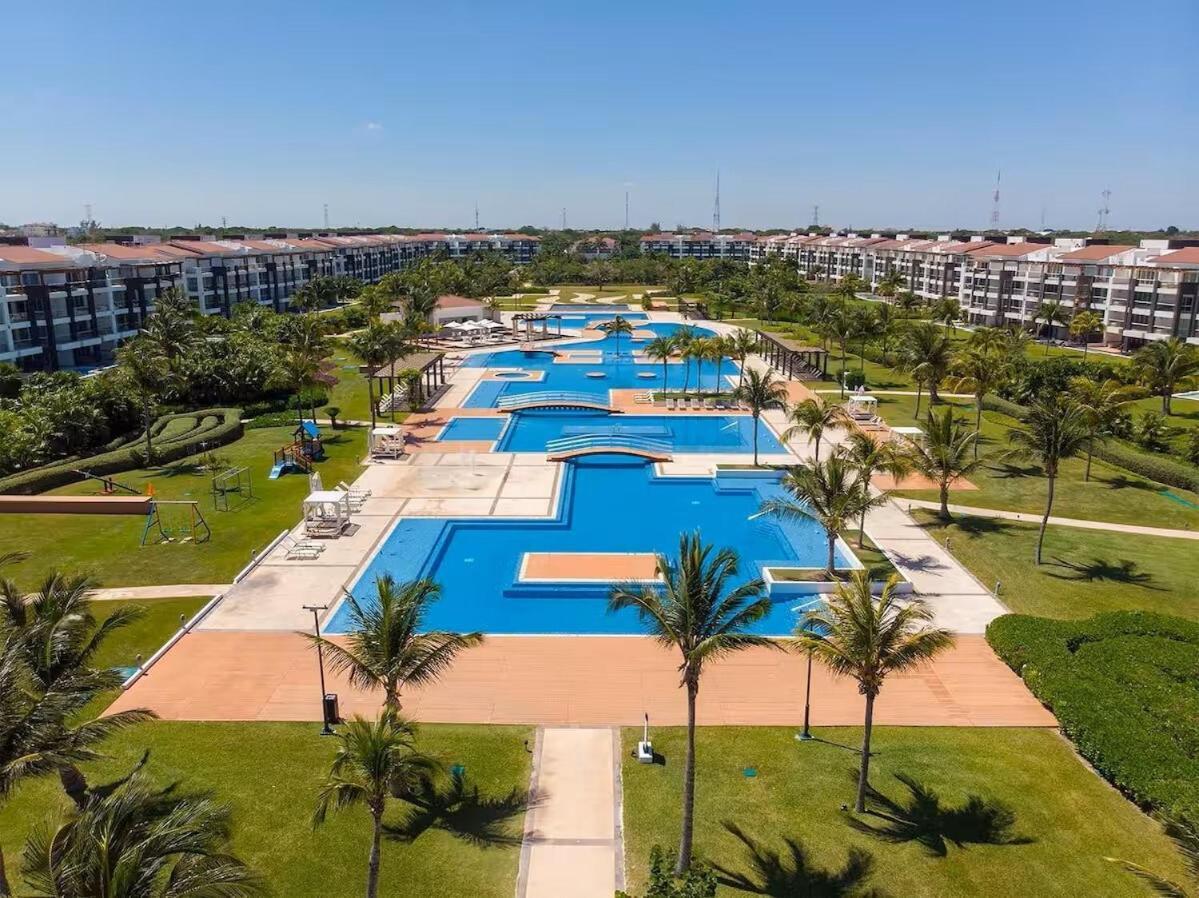 Front 2br 3bath Family Big Pool Jacuzzi Tenis Gym *