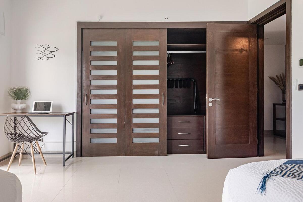 Front 2br 3bath Family Big Pool Jacuzzi Tenis Gym Apartment