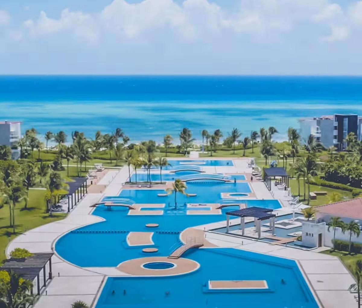 Front 2br 3bath Family Big Pool Jacuzzi Tenis Gym *
