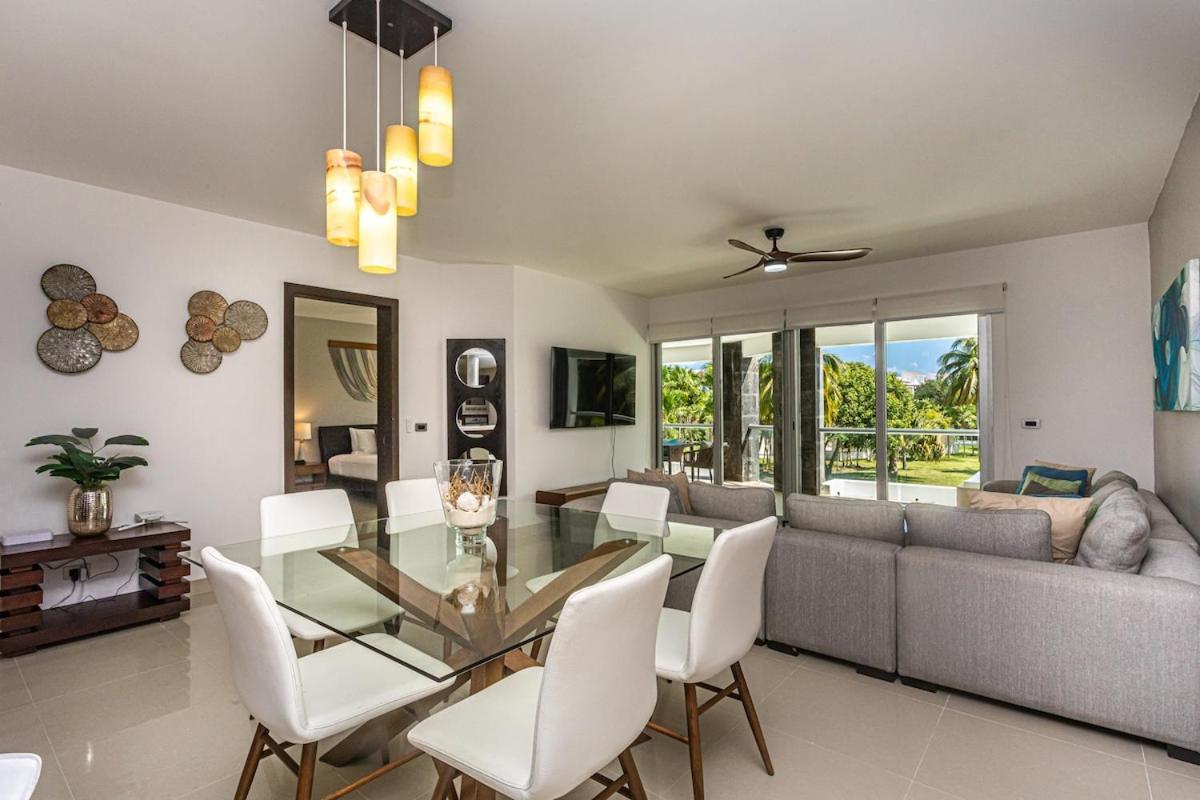 Front 2br 3bath Family Big Pool Jacuzzi Tenis Gym Apartment
