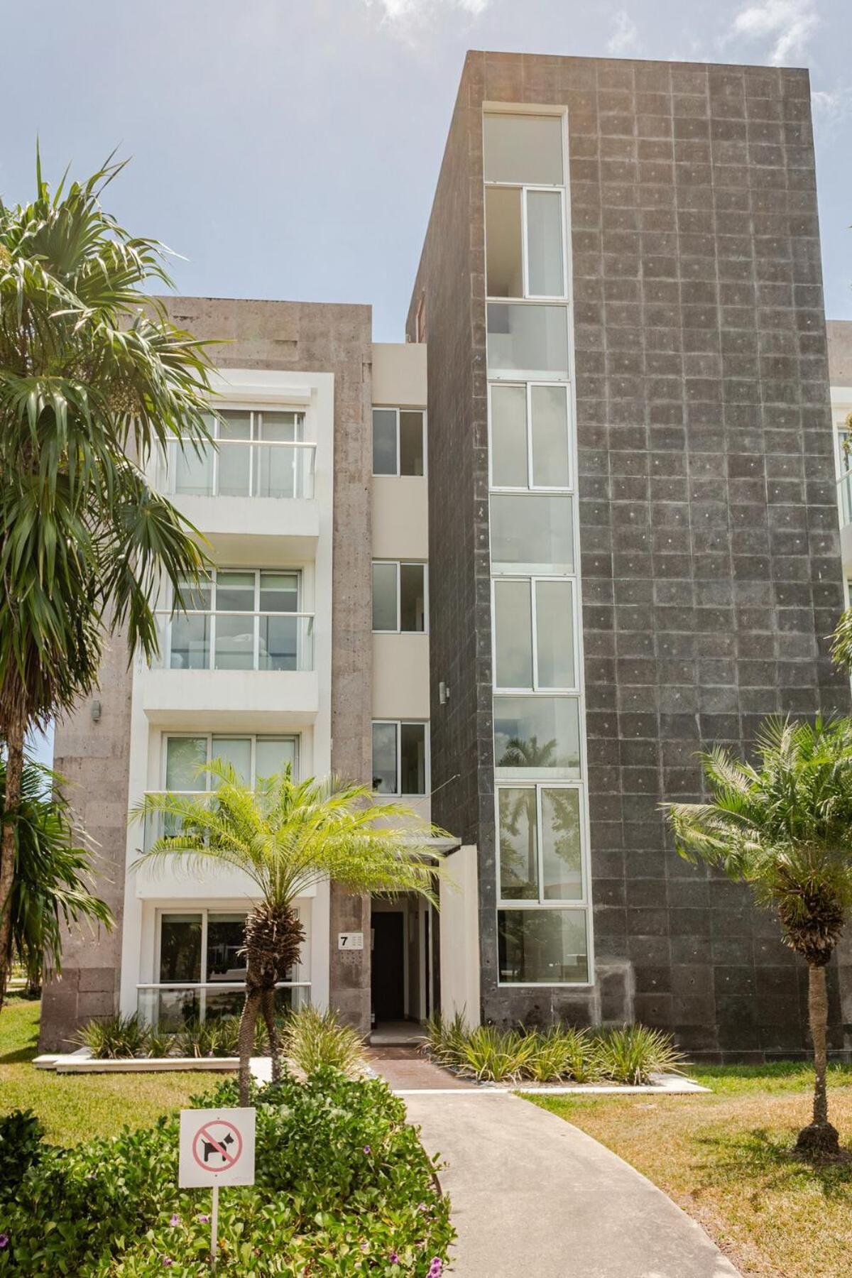 Front 2br 3bath Family Big Pool Jacuzzi Tenis Gym Apartment