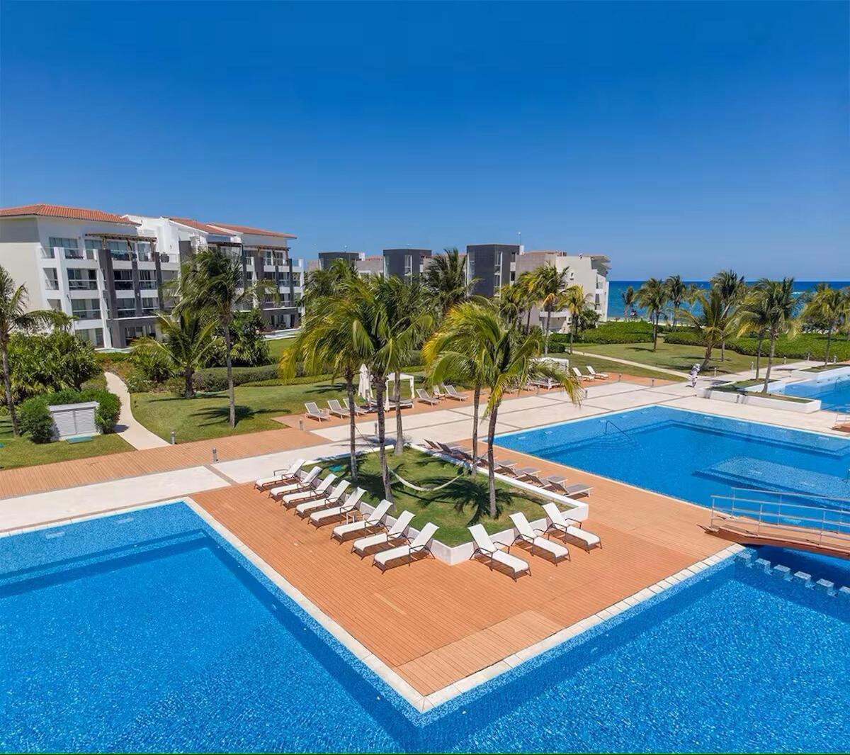 Front 2br 3bath Family Big Pool Jacuzzi Tenis Gym * Playa del Carmen