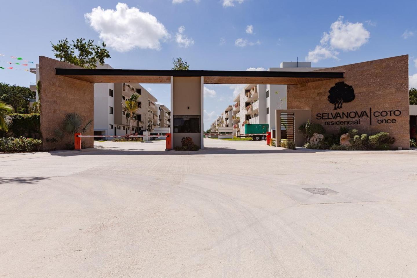 New Coto11gated,gym,pools,playground,12min Playa del Carmen