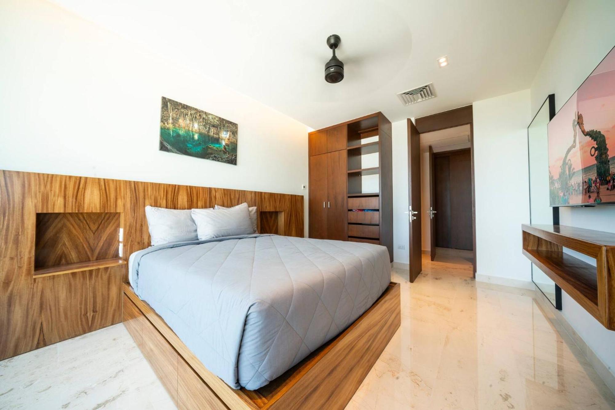 Luxury 3 Bedroom With Ocean View & Pool - Marila 503