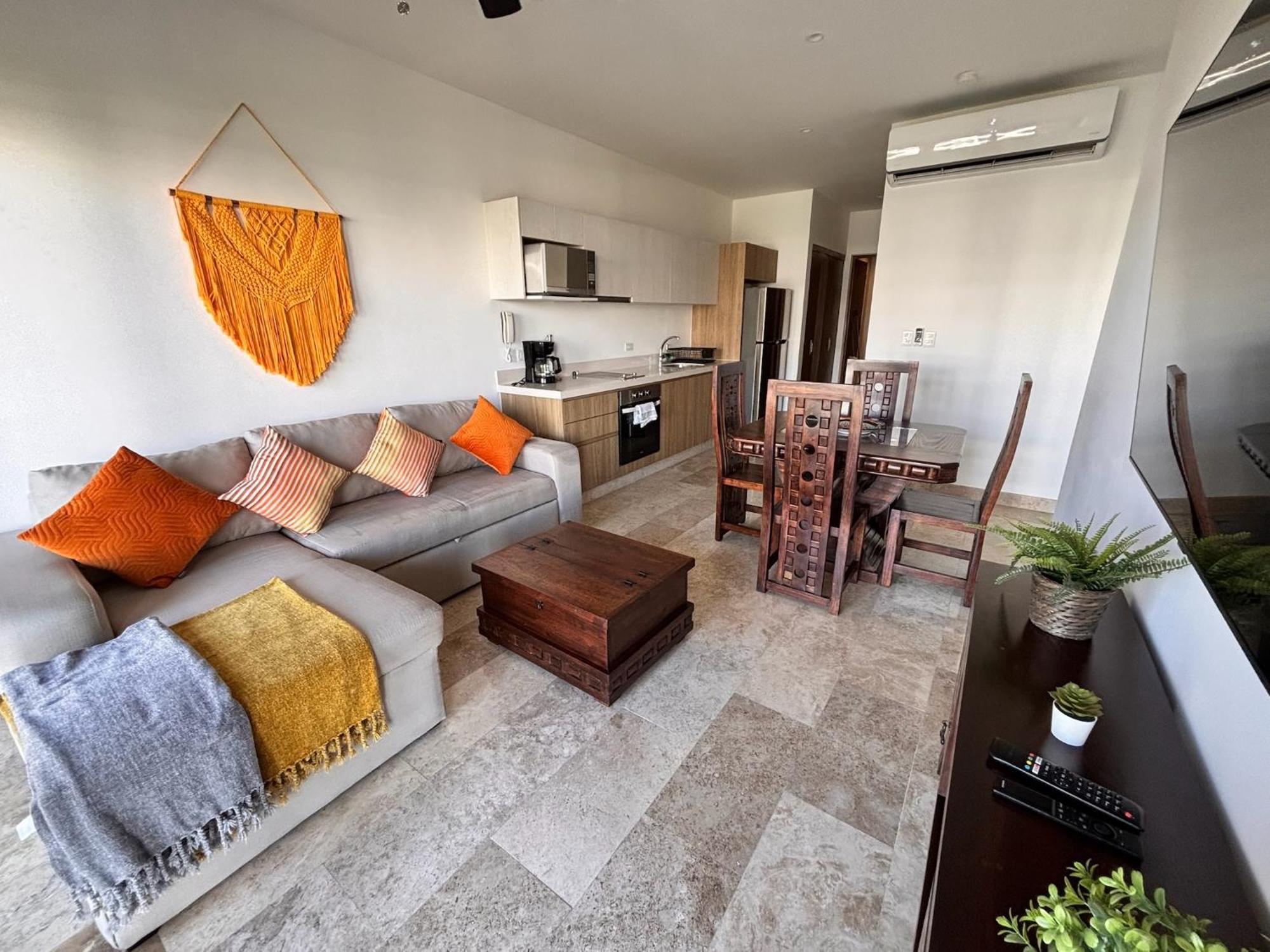 Modern 2br 1 Block From 5th Ave Wt Pool, Gym N Fast Wifi Apartment Playa del Carmen
