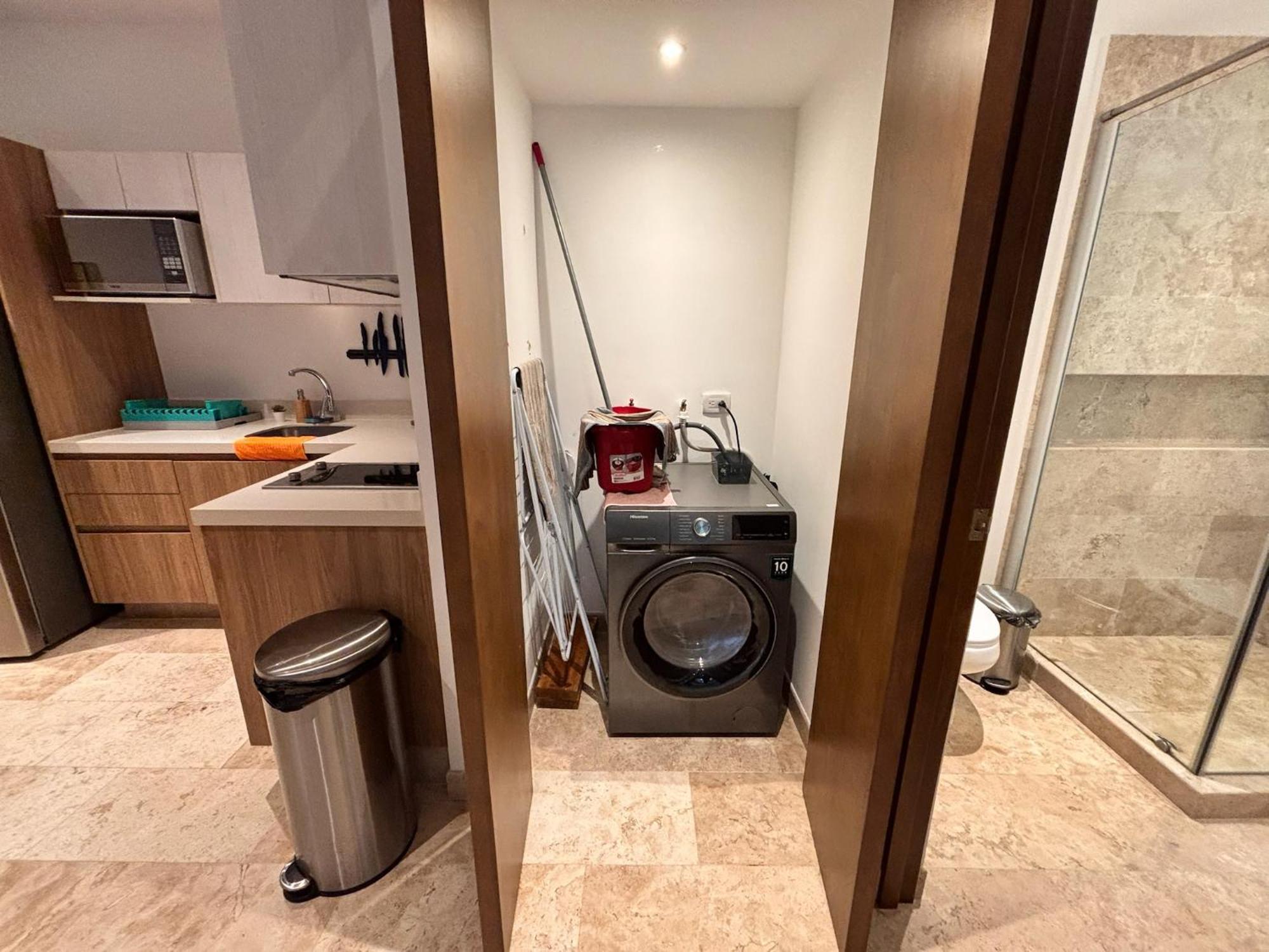 Apartment Modern 2br 1 Block From 5th Ave Wt Pool, Gym N Fast Wifi *