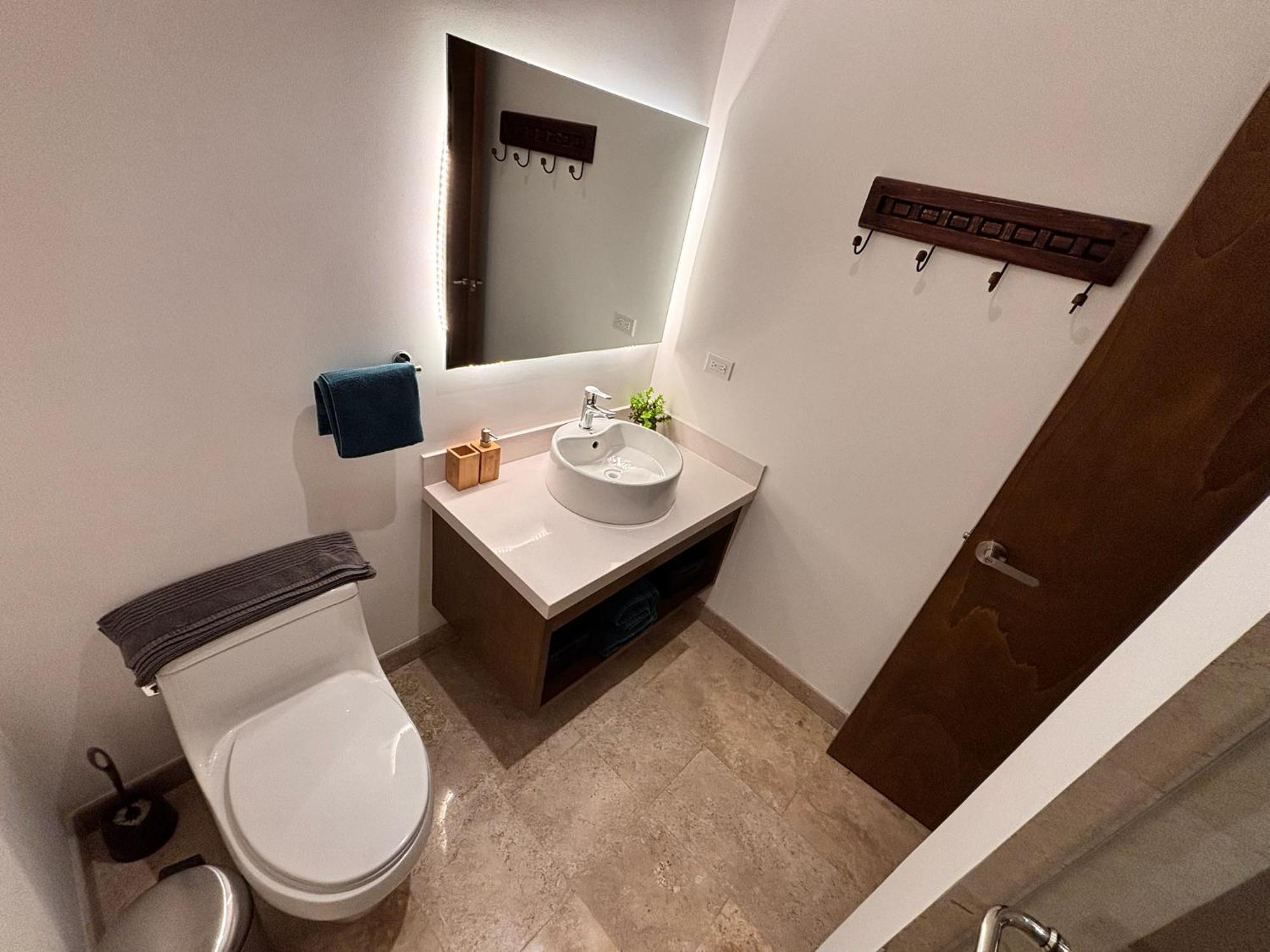 Modern 2br 1 Block From 5th Ave Wt Pool, Gym N Fast Wifi Playa del Carmen