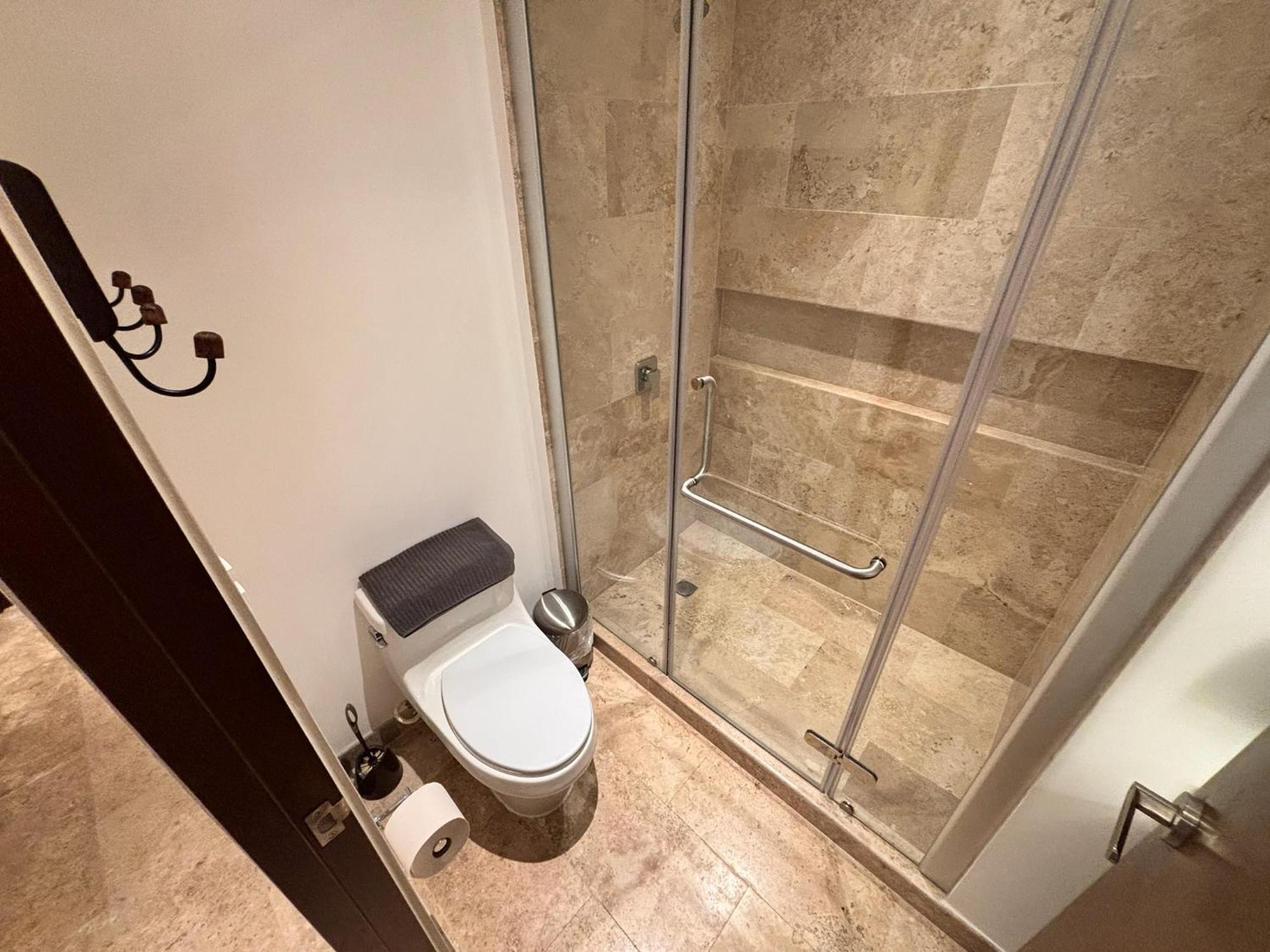 Modern 2br 1 Block From 5th Ave Wt Pool, Gym N Fast Wifi Apartment *