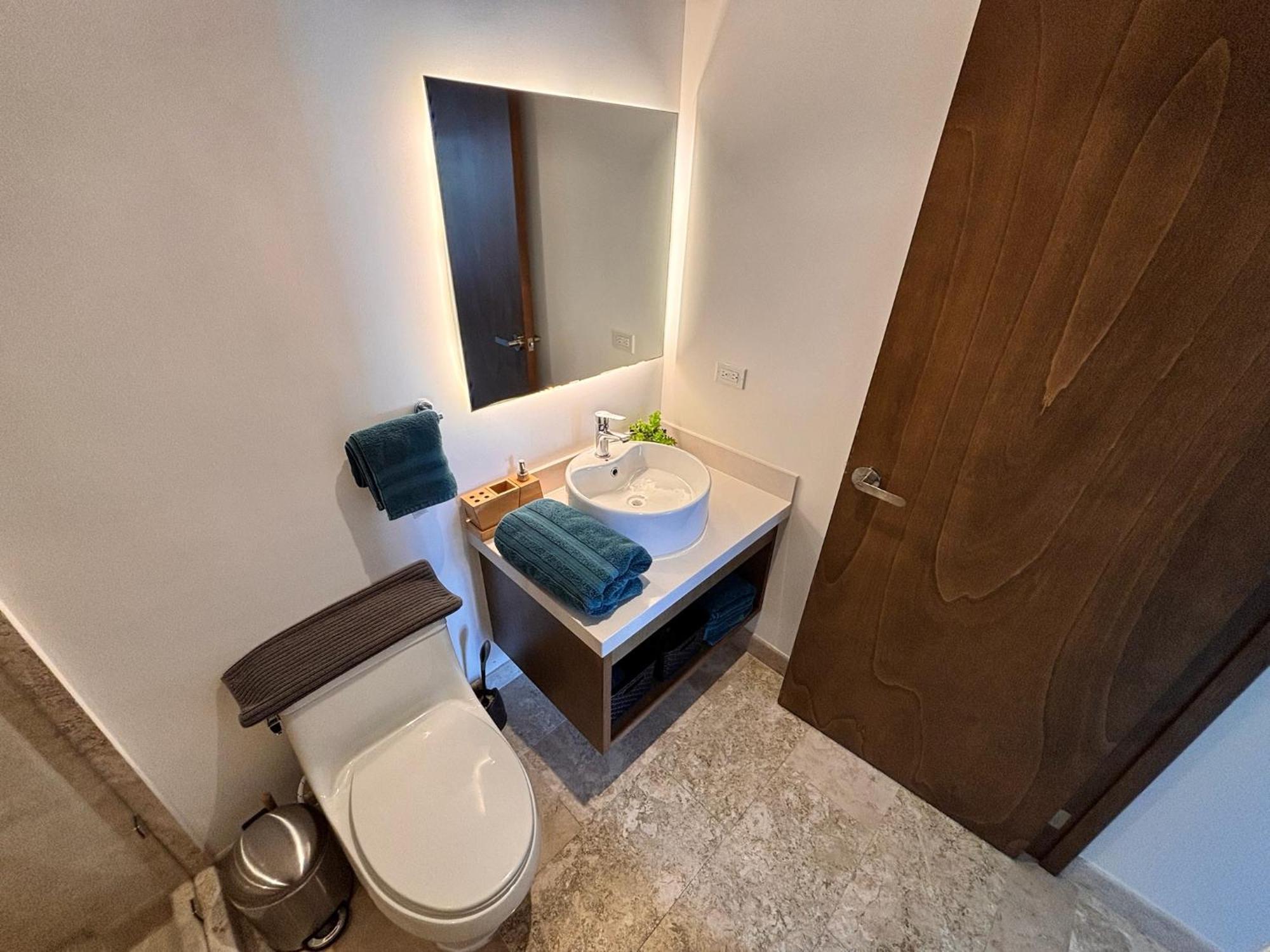 Modern 2br 1 Block From 5th Ave Wt Pool, Gym N Fast Wifi *
