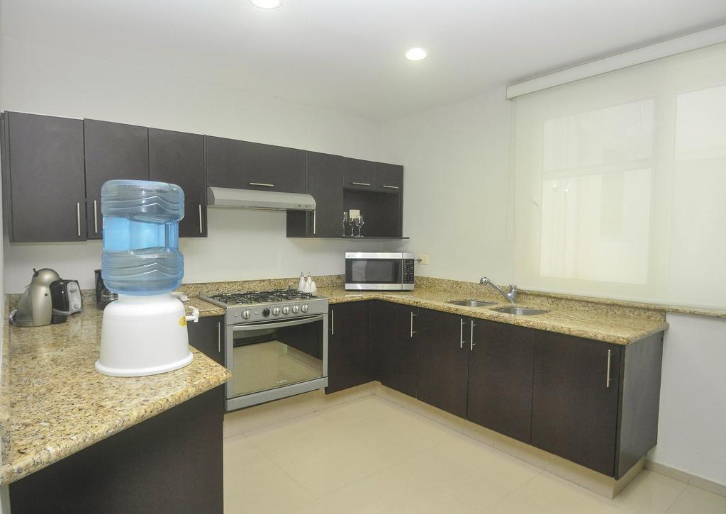Phenomenal Location Near & 5th With Stunning Roof Pool
