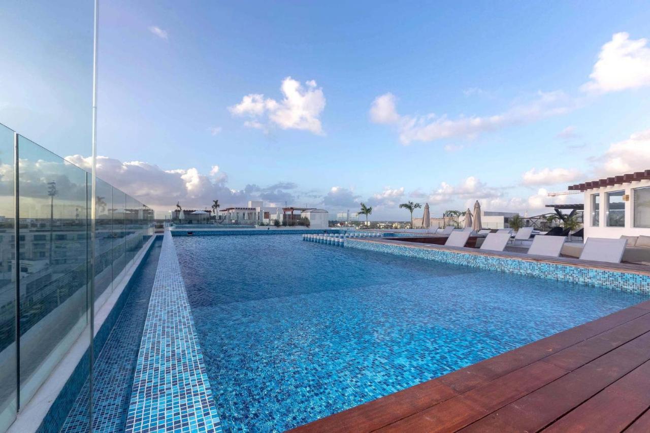 Holiday home One Bedroom, Great Location, Large Roof Pool With Beautiful Views, Gym Included