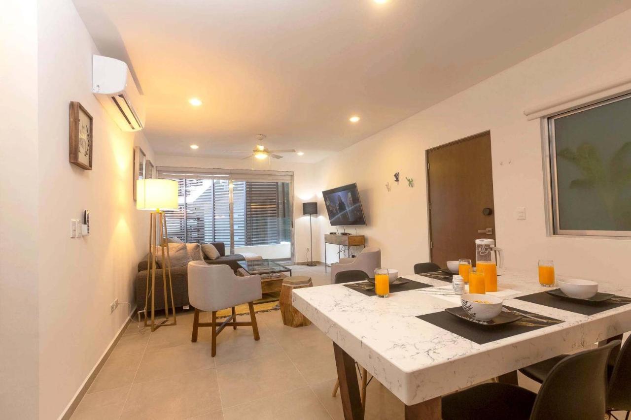 One Bedroom, Great Location, Large Roof Pool With Beautiful Views, Gym Included Holiday home Playa del Carmen