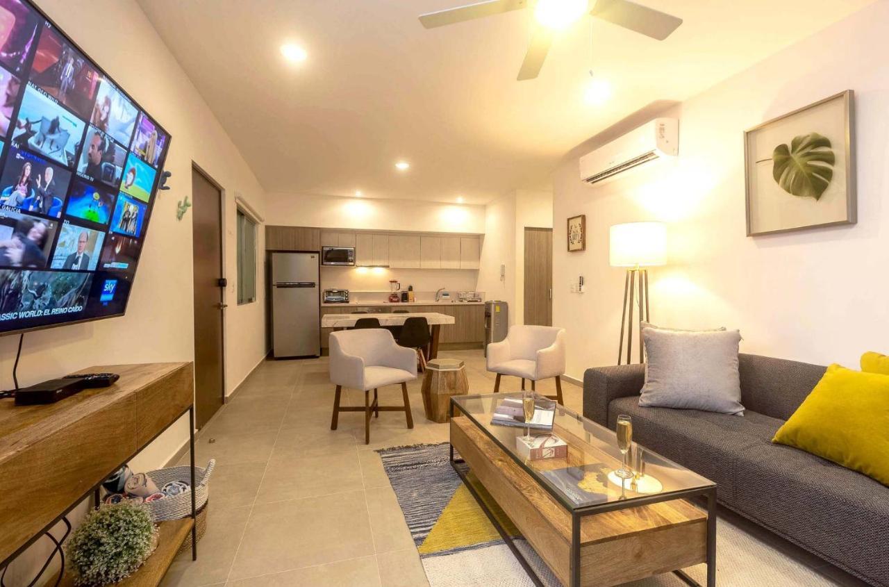One Bedroom, Great Location, Large Roof Pool With Beautiful Views, Gym Included