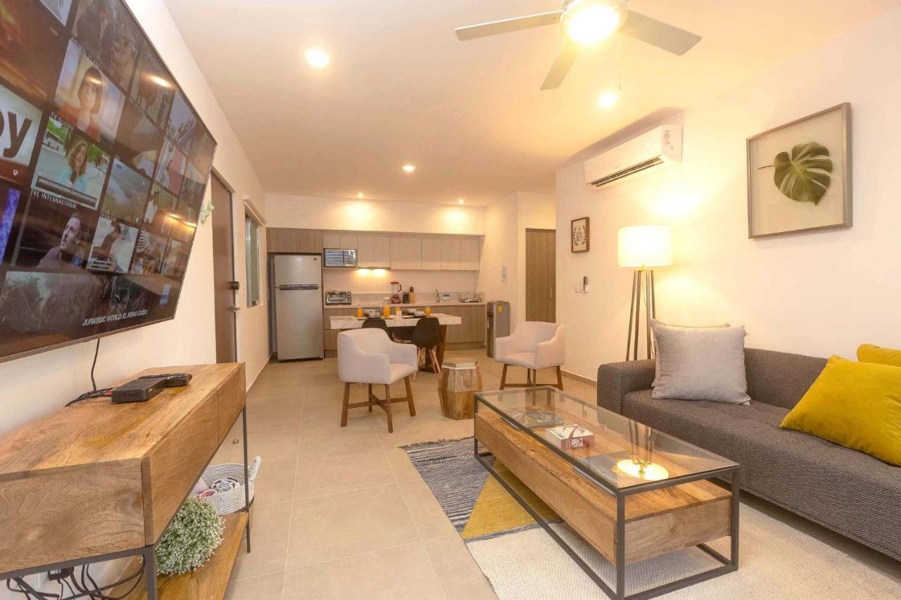 One Bedroom, Great Location, Large Roof Pool With Beautiful Views, Gym Included *