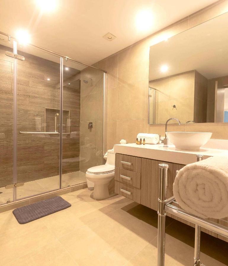 One Bedroom, Great Location, Large Roof Pool With Beautiful Views, Gym Included Holiday home *