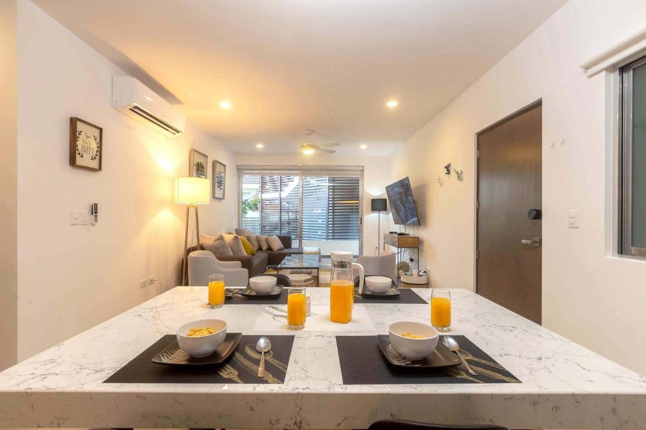 One Bedroom, Great Location, Large Roof Pool With Beautiful Views, Gym Included Holiday home