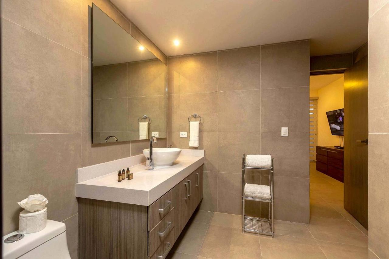 Holiday home One Bedroom, Great Location, Large Roof Pool With Beautiful Views, Gym Included *