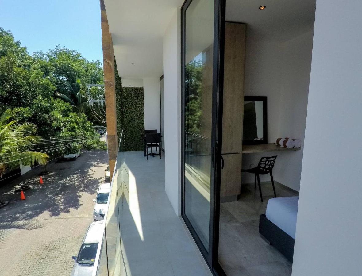 Lovely 1 Bedroom Apartment, 3 Blocks To Mamitas, Roof Pool Views, Bbq Apartment Playa del Carmen