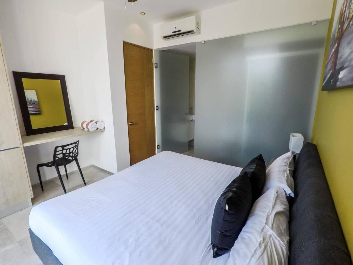 Apartment Lovely 1 Bedroom Apartment, 3 Blocks To Mamitas, Roof Pool Views, Bbq Playa del Carmen