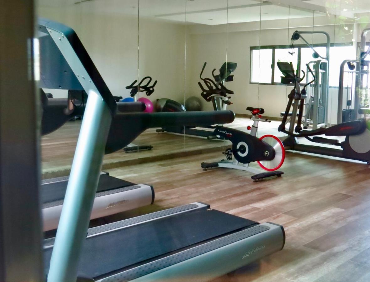 Hotel Palmarena & Residences - Long Comfort With Parking, Sauna, Gym & Pool - Steps From 5th Avenue