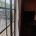 Alux Rooms