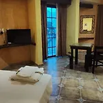 Alux Rooms
