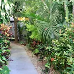 10 Avenue, 1 Min Walking To The 5 Av & Beach Suite 4